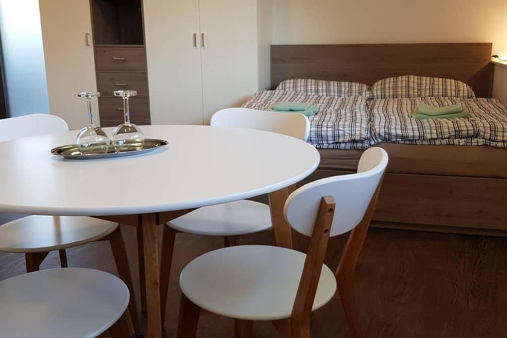 Suite With Back Garden Карлови Вари Екстериор снимка
